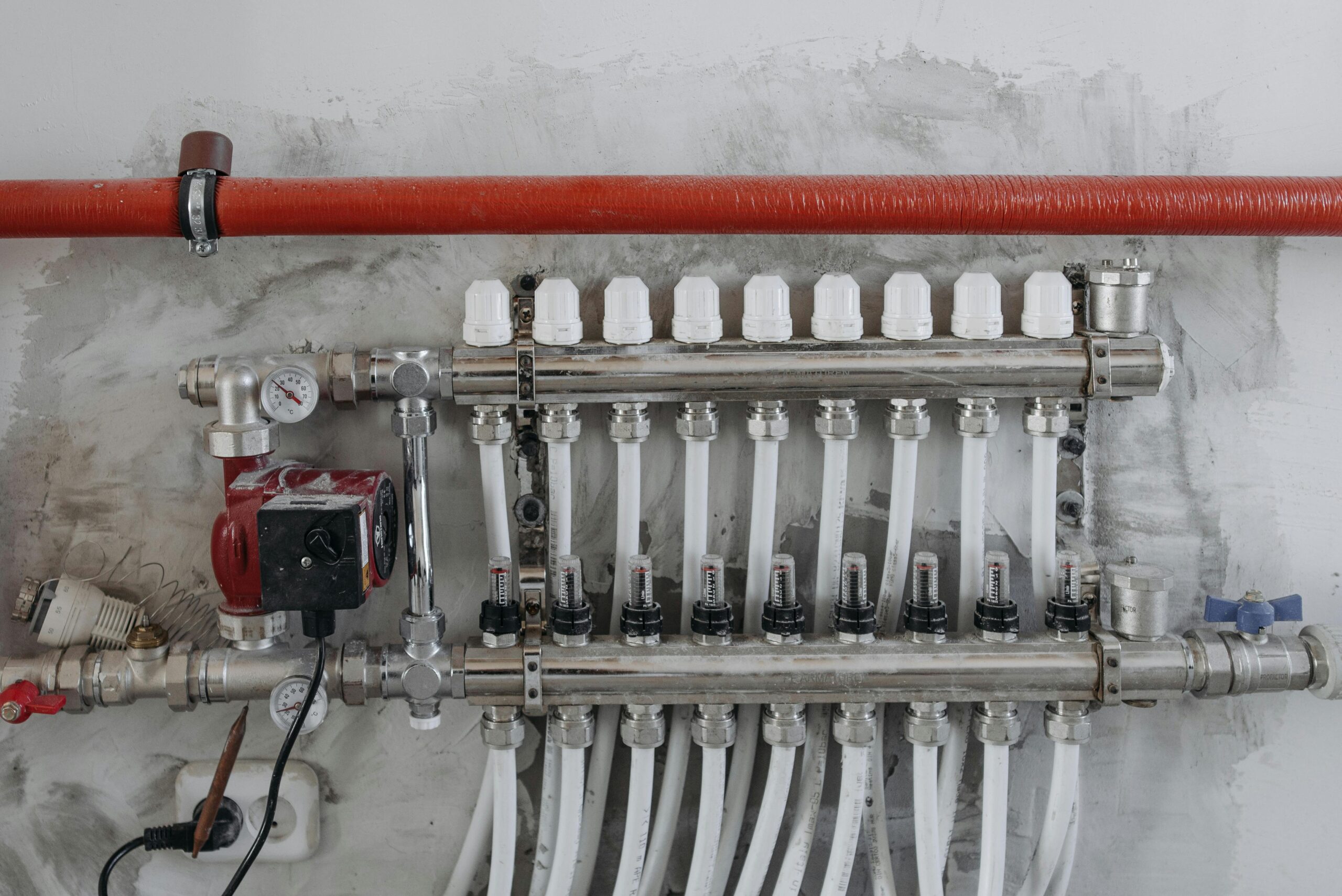 Dlaczego regularne przeglądy hydrauliczne są ważne w Warszawie?